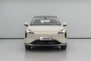 High Performance Electric Baojun E6 SUV and Long-range for City Commuting and Family Travel